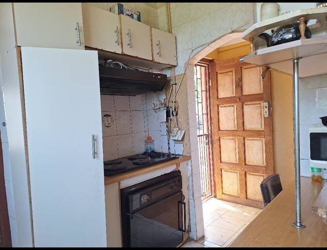 3 BEDROOM HOUSE FOR SALE IN CRAIGIEBURN